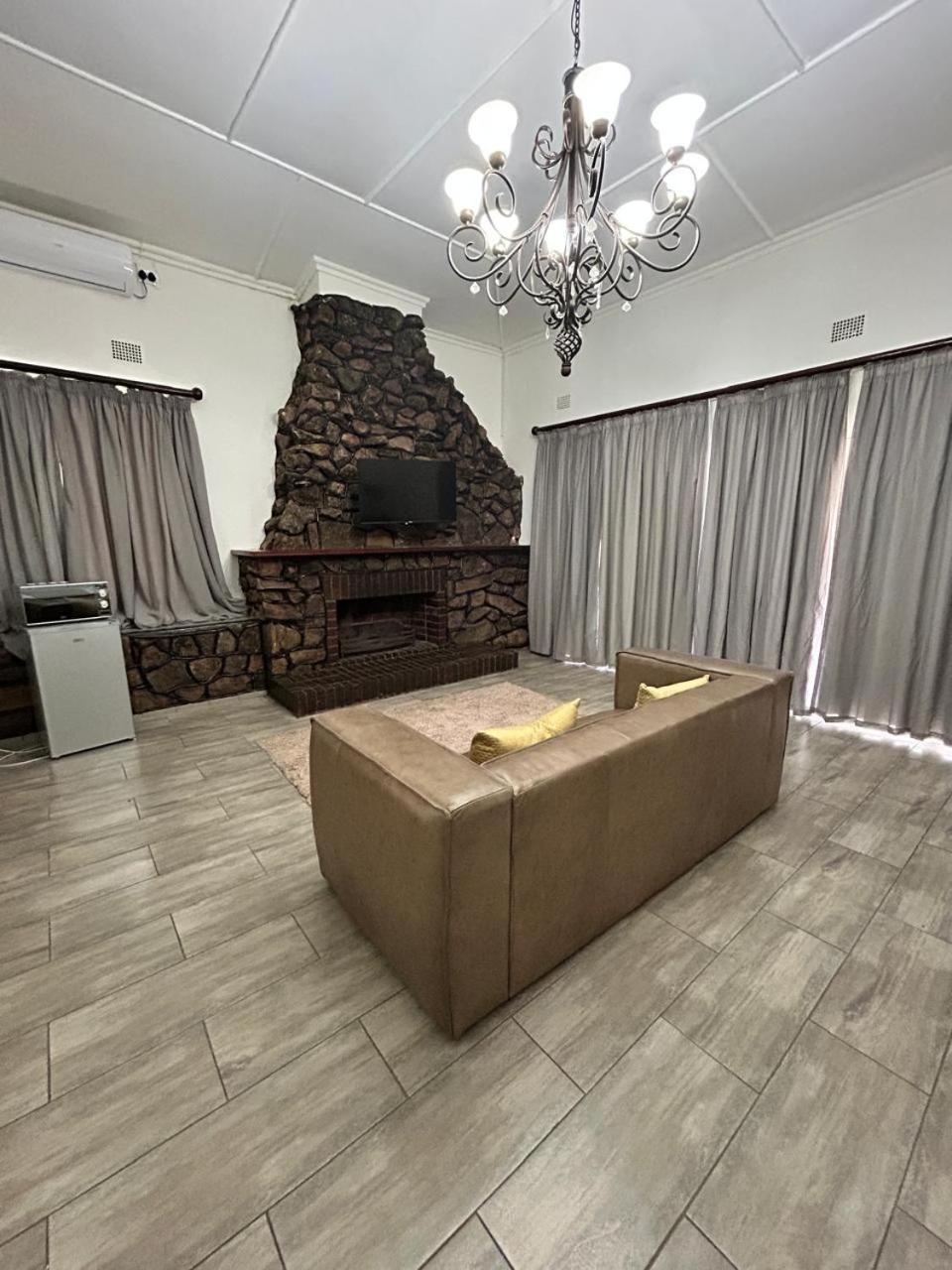 Calla Lily Guesthouse Mbombela Eksteriør bilde